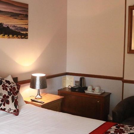 Lion And Fiddle Hotell Trowbridge Exteriör bild