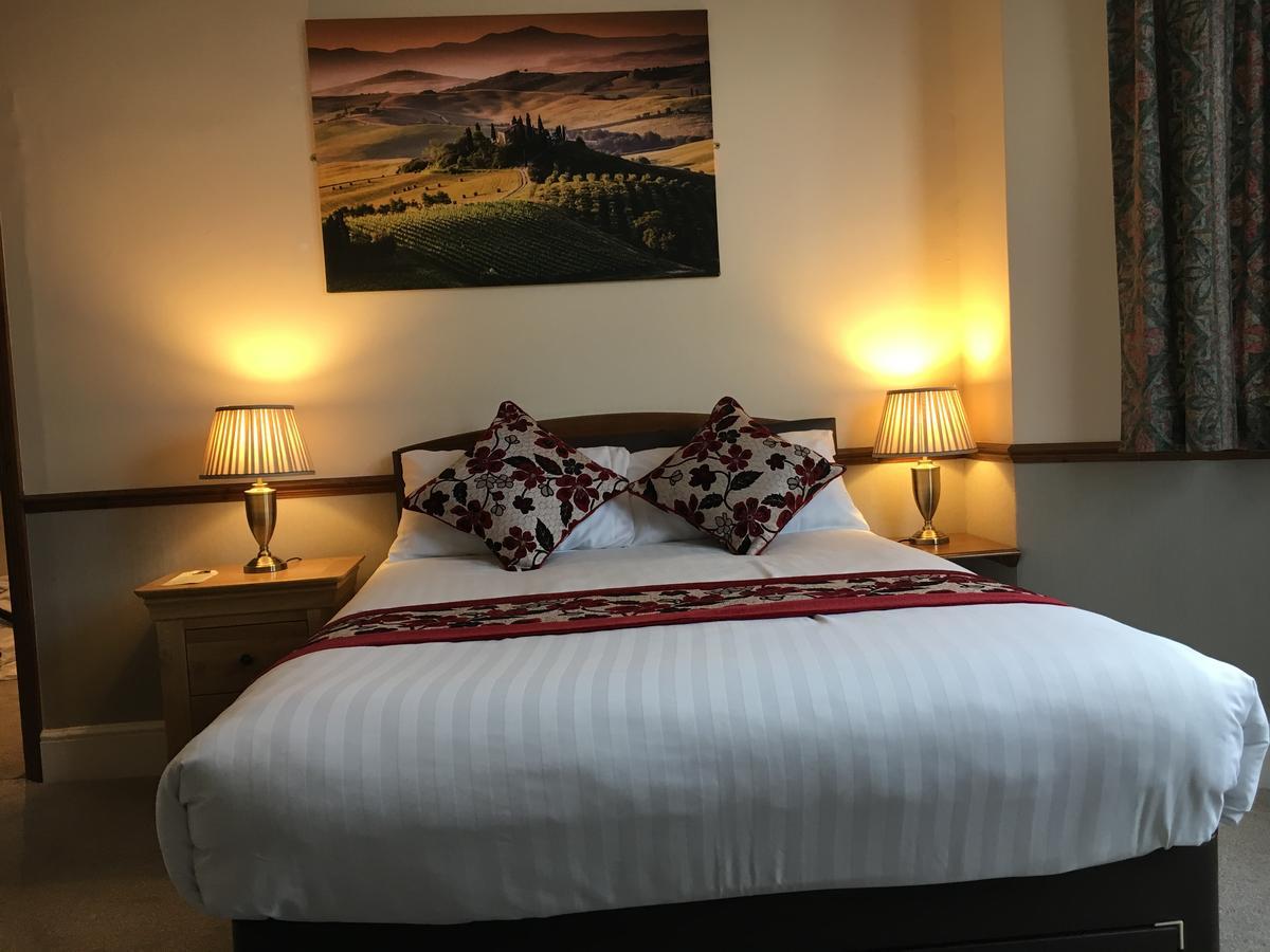 Lion And Fiddle Hotell Trowbridge Exteriör bild