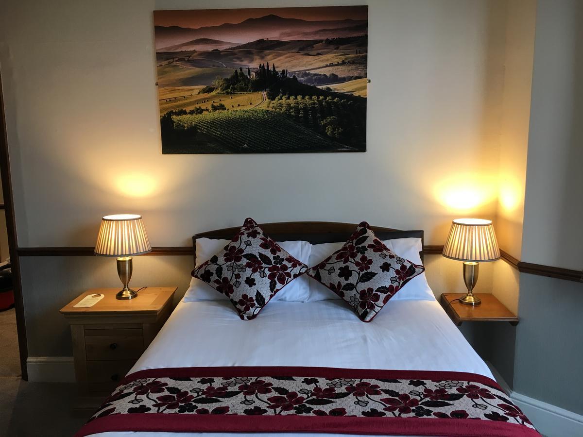 Lion And Fiddle Hotell Trowbridge Exteriör bild