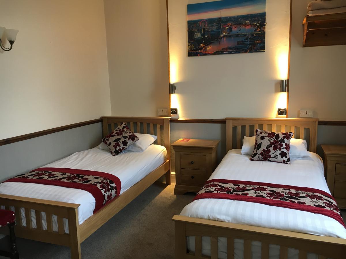 Lion And Fiddle Hotell Trowbridge Exteriör bild