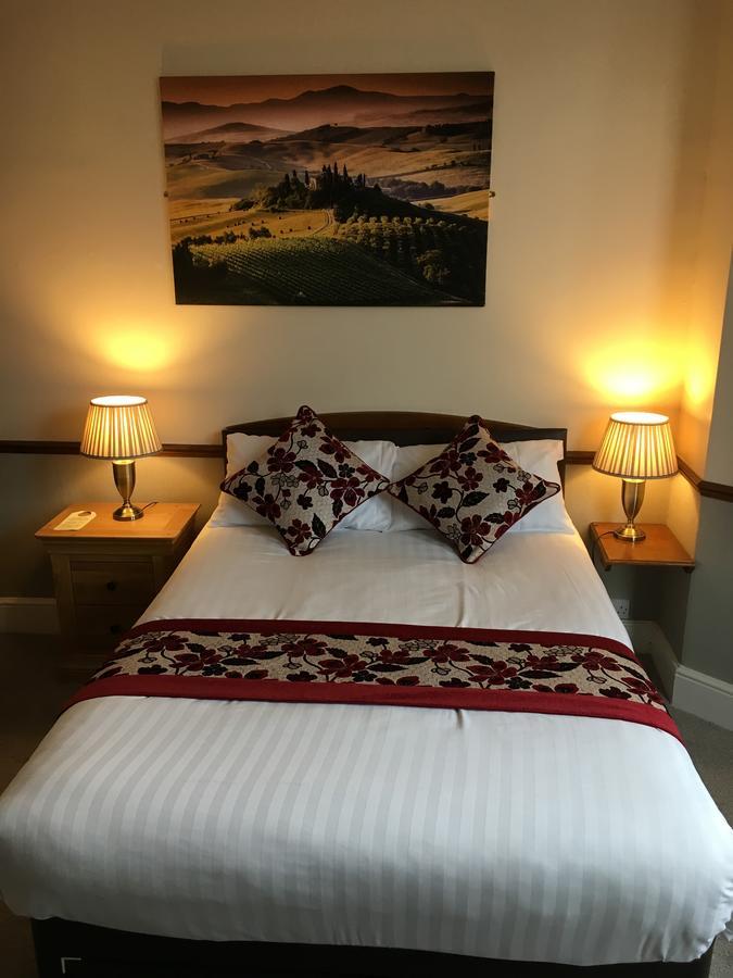 Lion And Fiddle Hotell Trowbridge Exteriör bild